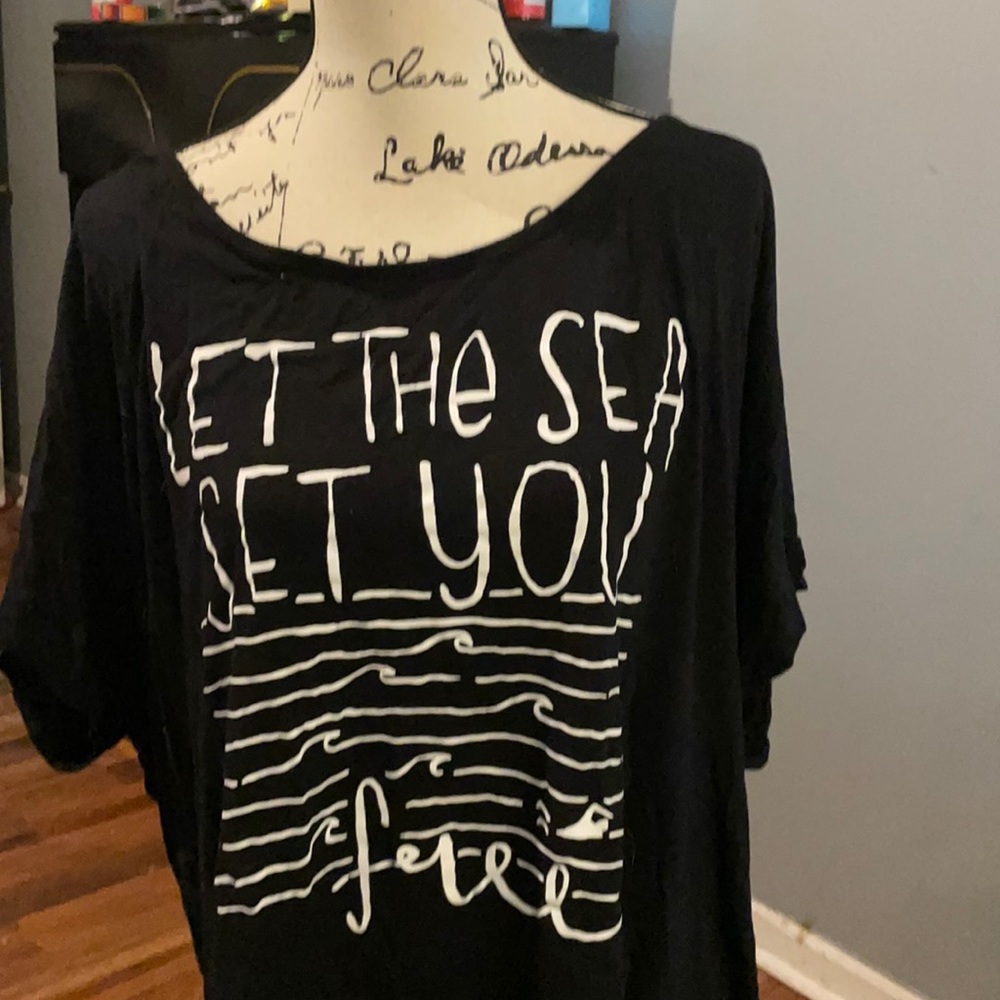 Black off shoulder short sleeve shirt